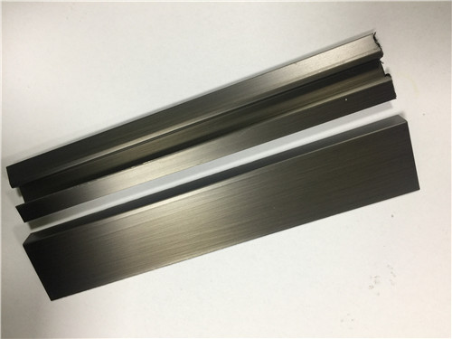 如何選擇不銹鋼<a href='http://www.fphq.com.cn/' class='keys' title='點擊查看關于防指紋油的相關信息' target='_blank'>防指紋油</a>廠家